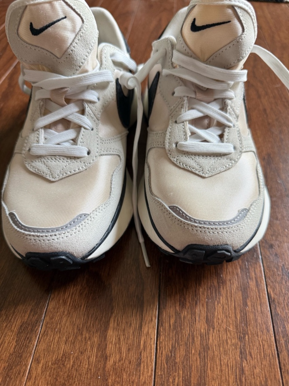 Nike women’s Phoenix waffle sneakers size 6.5 in white, and black - Picture 12 of 12